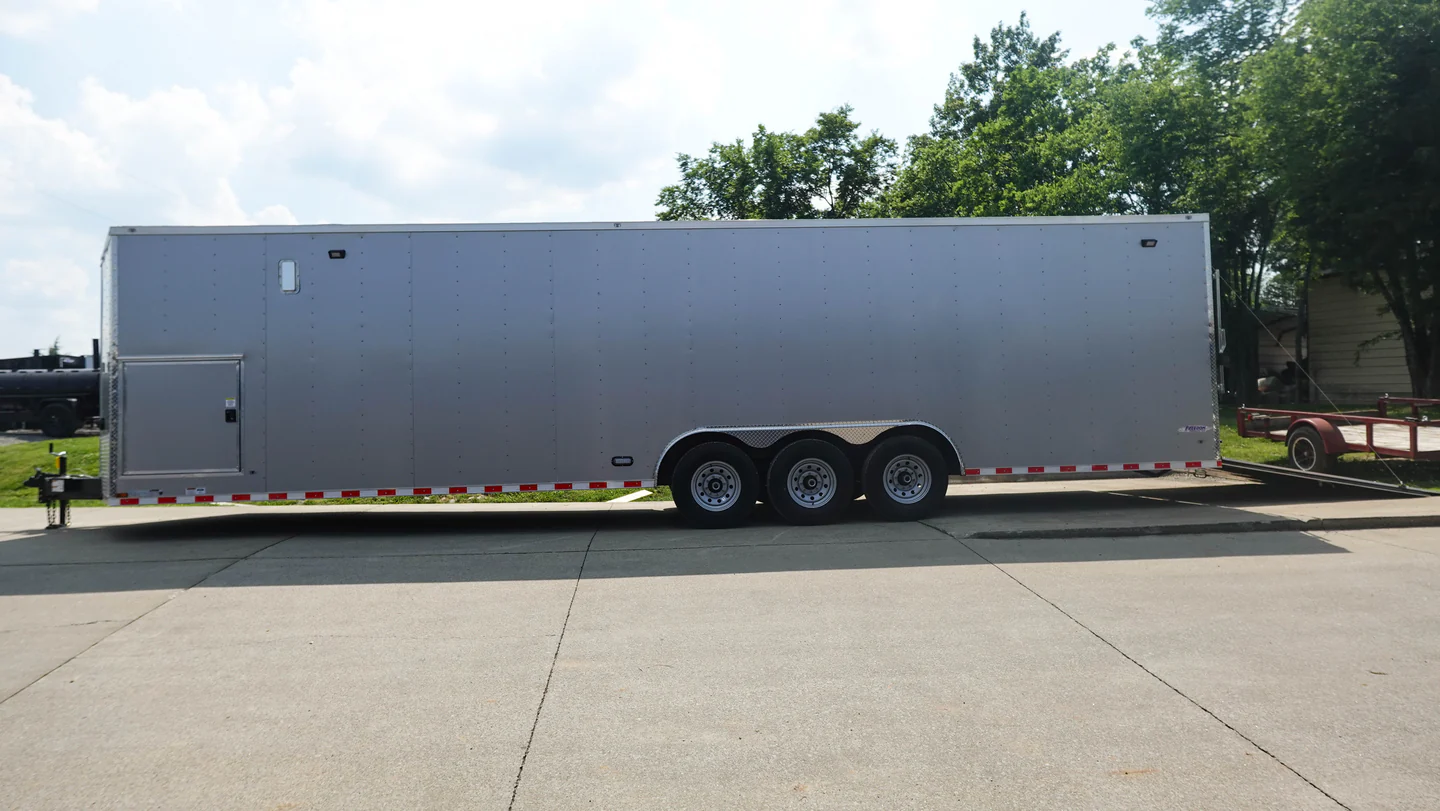 8.5' x 32' Silver Enclosed Trailer (3) 7,000LB Axles - Image 9